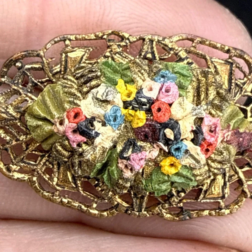 Vintage Gold Tone Flower Theme Brooch READ